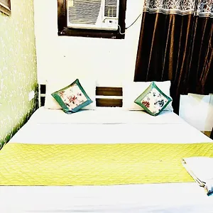 Bed & Breakfast Square Plaza At Airport ***